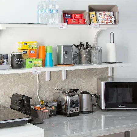 Metro Young بيت ضيافة *