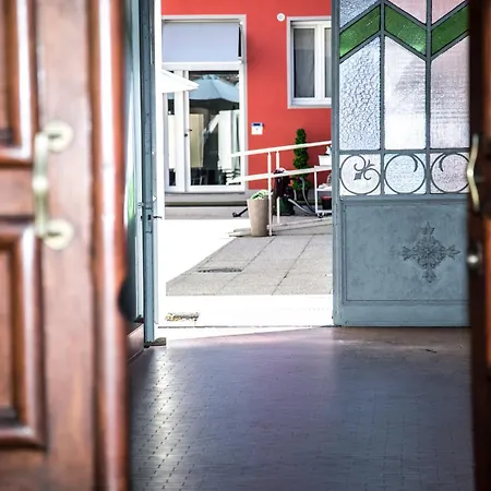 بيت ضيافة Metro Young